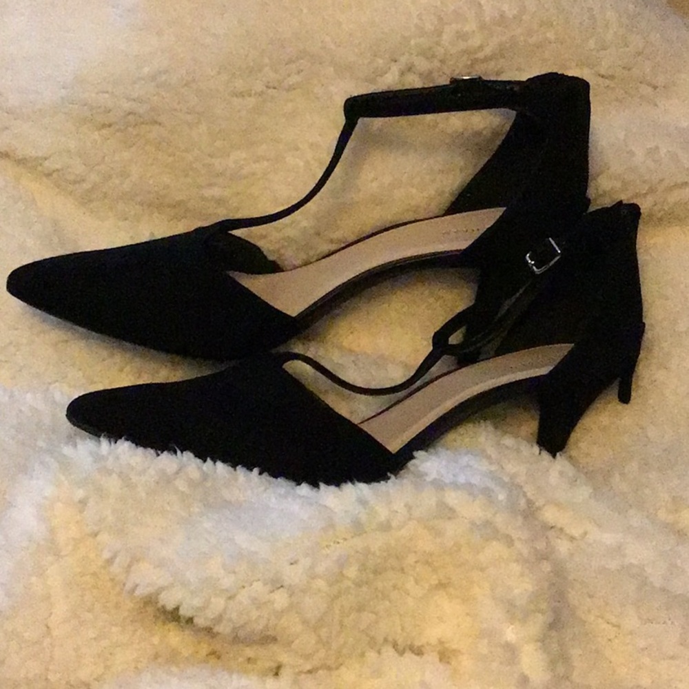 Cole Haan black suede T-strap pumps 10B, NIB.